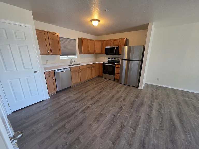 1801 Culvers Dr — Photo 4