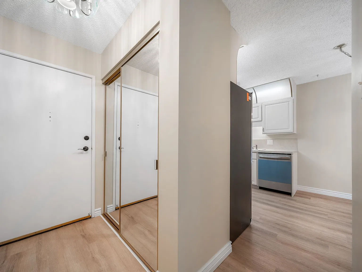 2 bed, 1368 sqft, $1,700 — Photo 3