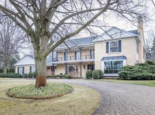 5 Chatham Ln, Oak Brook, IL 60523