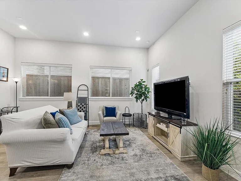 508 W Donovan St #A — Photo 3