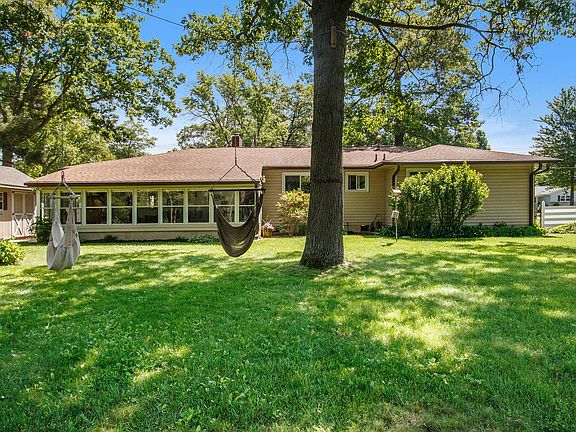 5th image of 511 Gardner St