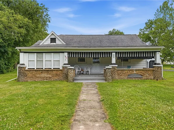 381 Sugarcreek Dr, Franklin, PA 16323