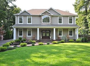 400 Cedar Ave, Islip, NY 11751
