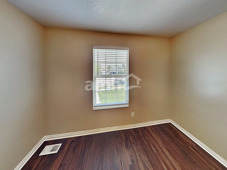 252 S 540 W — Photo 13