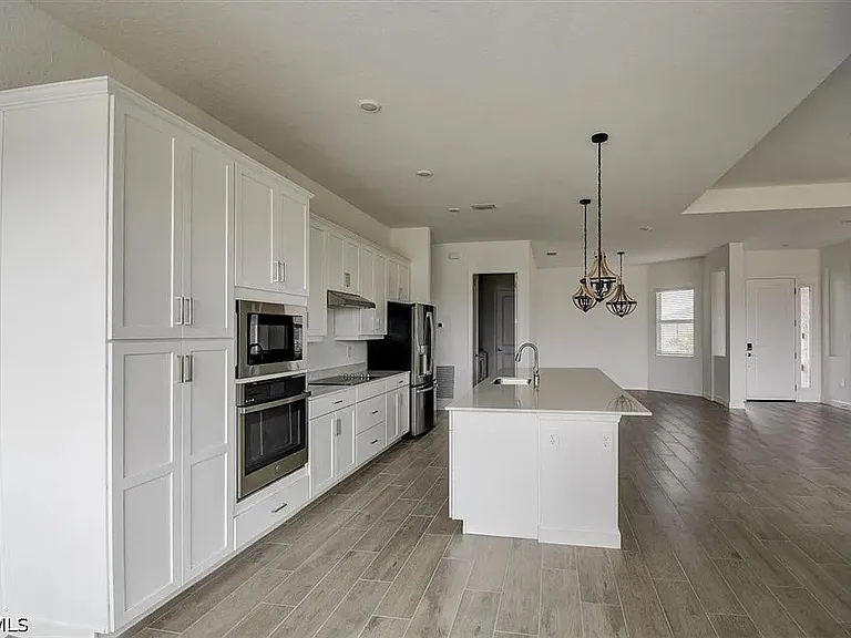 7796 Lakes Edge Ln — Photo 24
