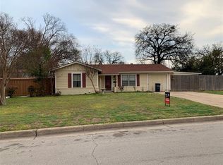 4300 King Oaks Ln, Fort Worth, TX 76111