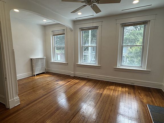 4th image of 2812 Ellwood Ave #1
