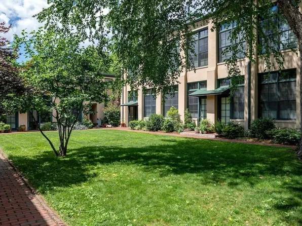 155 Brookline St APT 8, Cambridge, MA 02139