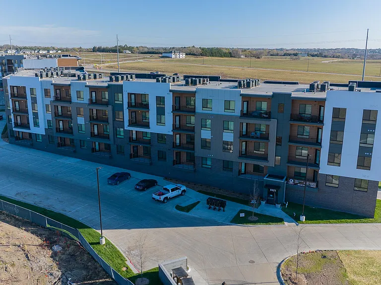 Chateau at Yankee Hill Apartments — Photo 14