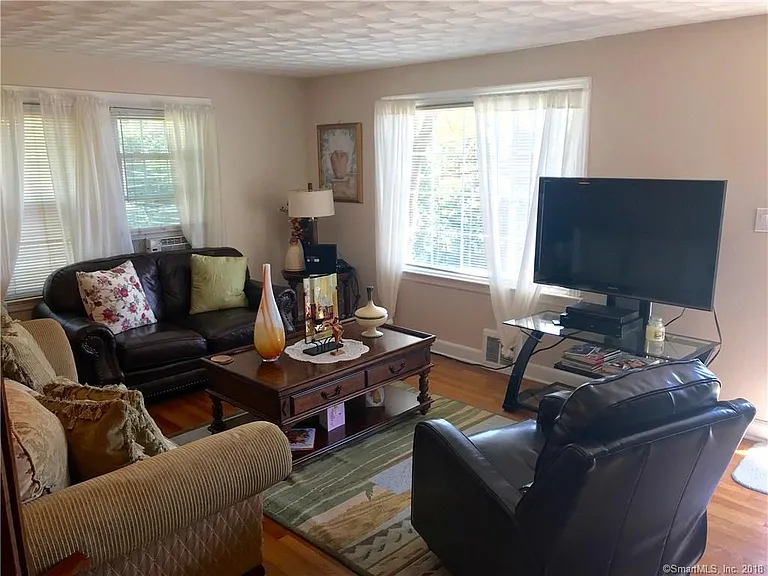 11 Rocky Rest Rd — Photo 2