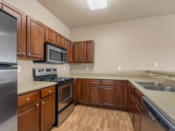 Prairiewood Apartments and Townhomes