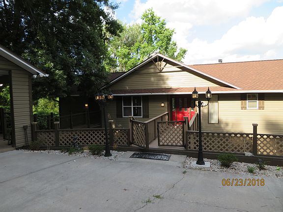2nd image of 389 SW Lakeview Ave