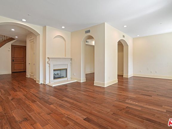5th image of 137 S Spalding Dr Unit 101
