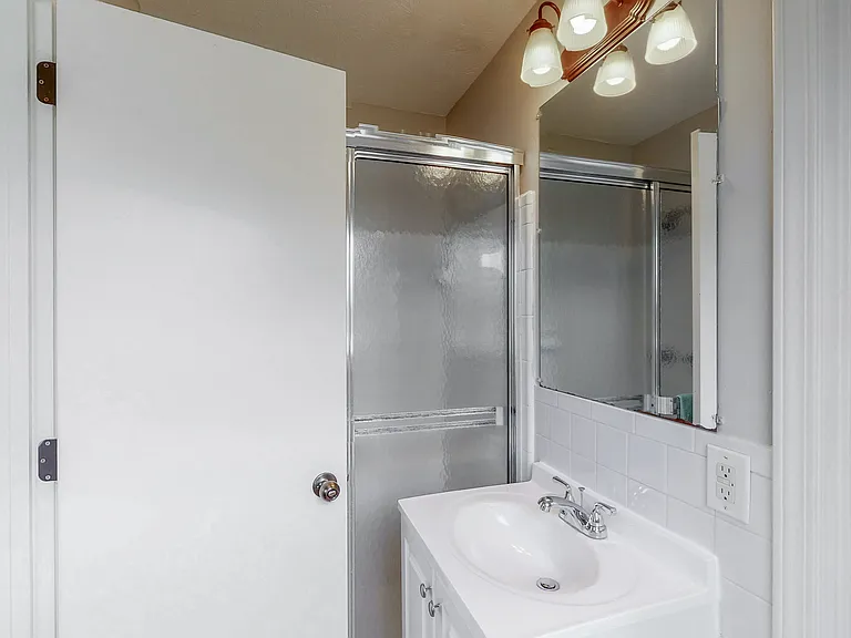 Private Jack/Jill Bath with Shower for rooms 3 & 4