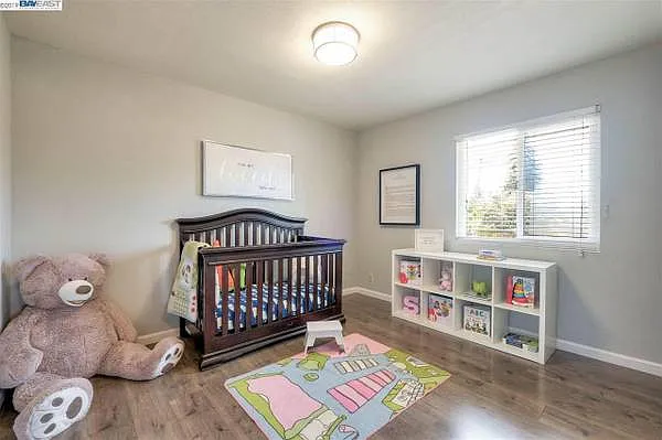 2 bed, 933 sqft, $2,700 — Photo 2