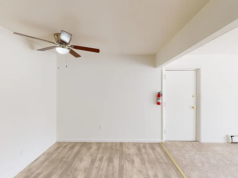 Denway Circle Apartments — Photo 10