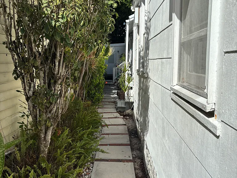 818 Ashe St — Photo 3