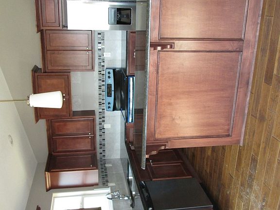 5th image of 4800 Plumthicket Dr