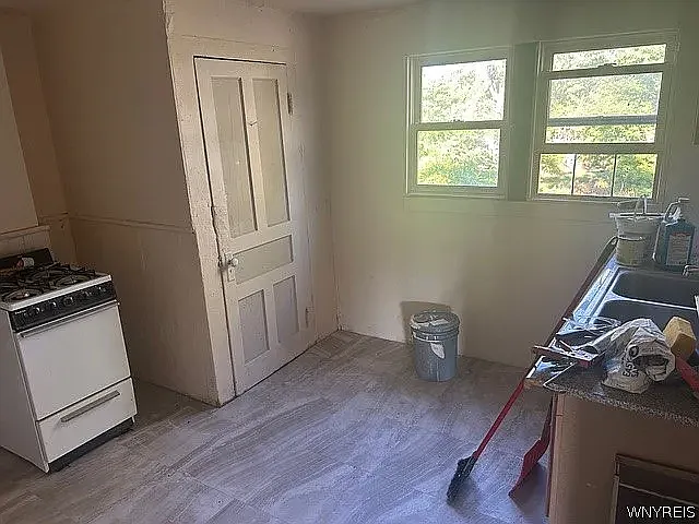 14 Box Ave #1