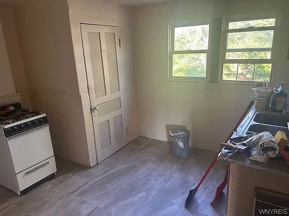 14 Box Ave #1