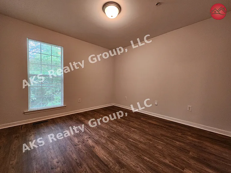 1090 Thompson Rd — Photo 12