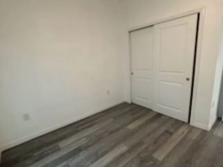 2028 NE 8th Pl — Photo 17