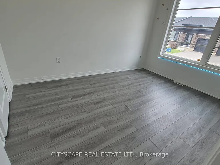 550 Grey St #28 — Photo 8