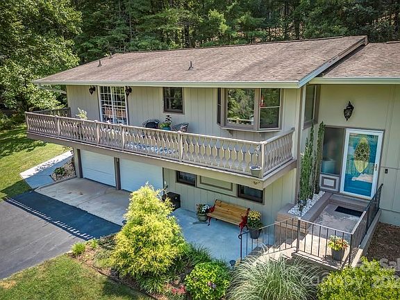 2nd image of 105 E Whisperwood Cir
