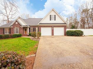 116 Club Ridge Dr, Pickens, SC 29671