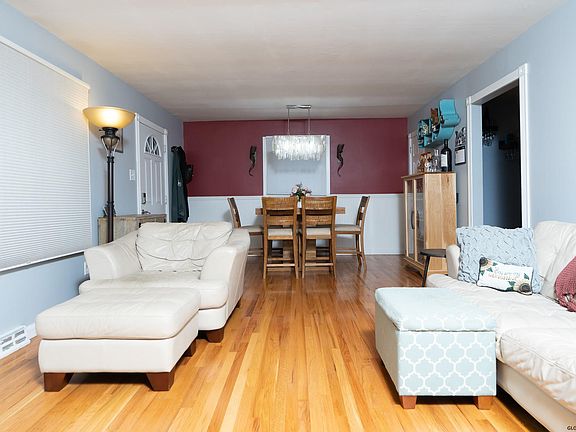 5th image of 26 Thoroughbred Ln