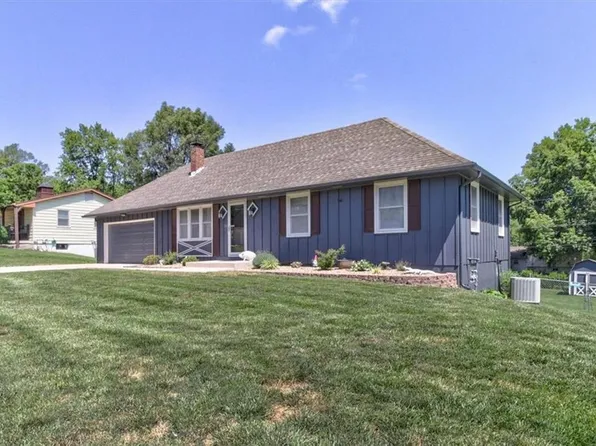 1313 Delaware St, Pleasant Hill, MO 64080