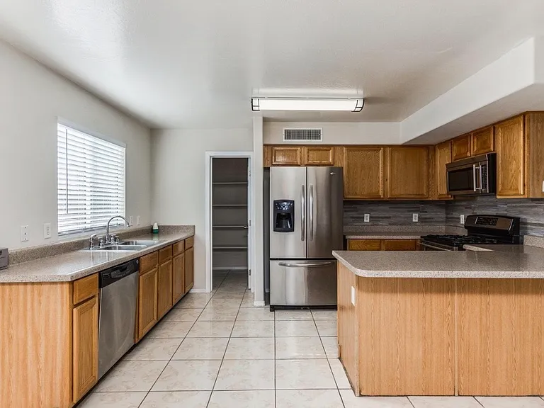 6809 S 39th Ln — Photo 13