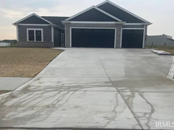 2831 Troutwood Dr, Fort Wayne, IN 46818