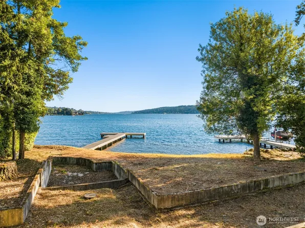 10879 SE Lake Road, Bellevue, WA 98004