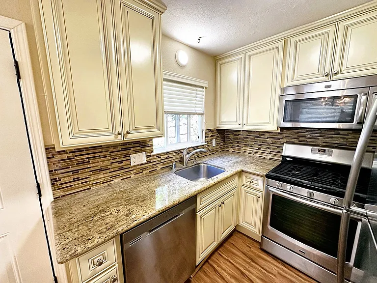 17353 Park Ave — Photo 7