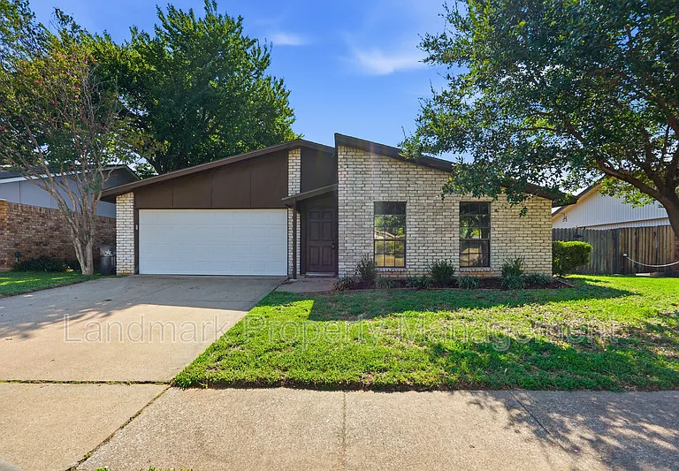 2711 Treeview Dr — Photo 1