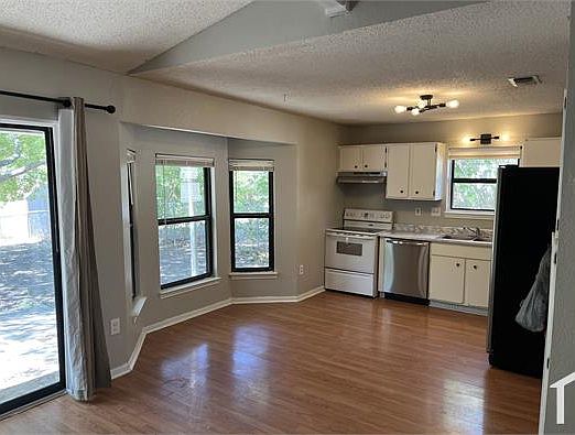 1st image of 2620 Hidden Valley Dr