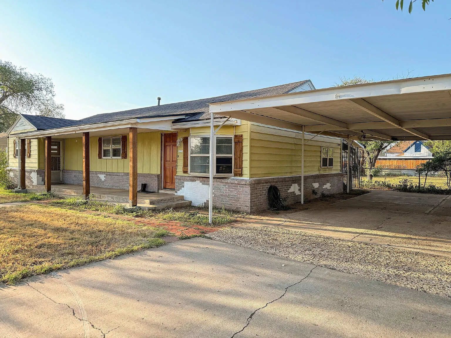 3 bed, 1.0 bath, 1400 sqft, $1,500 — Photo 2