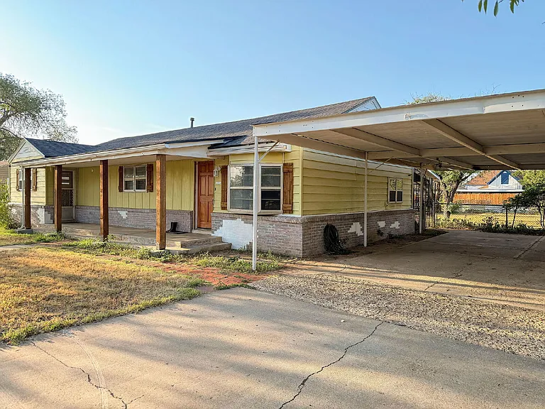 3221 Emory St — Photo 2