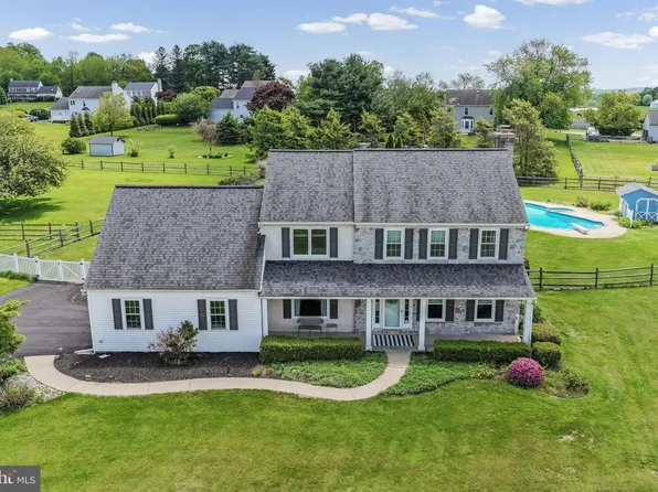 152 Shoreline Dr, Honey Brook, PA 19344