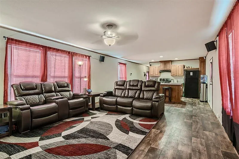 3 bed, 2.0 bath, 1216 sqft, $1,800 — Photo 2