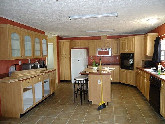 3rd image of 25630 Pinecrest Dr