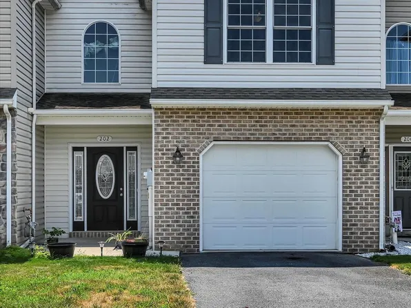 202 Sable Dr, Carlisle, PA 17013