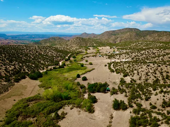 910 County Road 69, Dixon, NM 87527