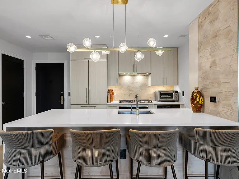 15 Morris Ave #611 — Photo 6