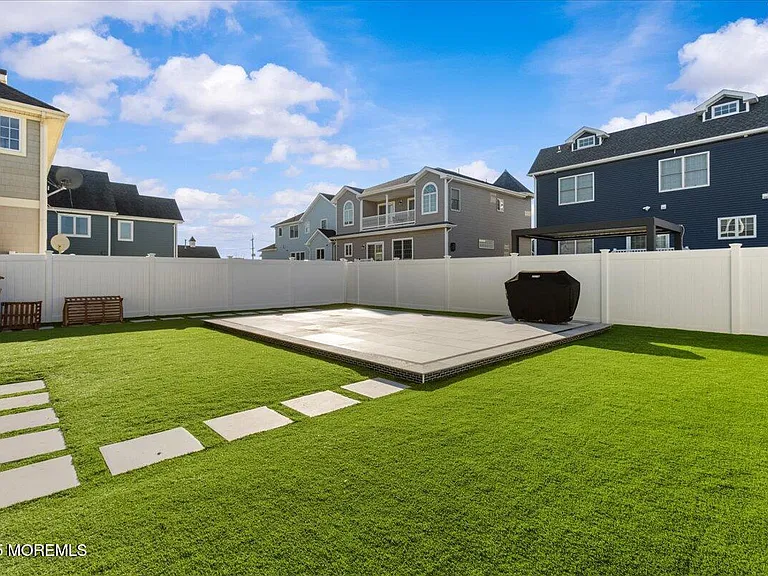 1613 Ocean Ave — Photo 34