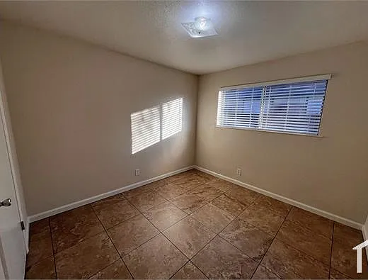 358 N Valeria St — Photo 6