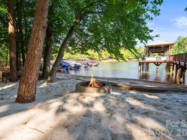 4685 Eagle Pointe Ct, Denver, NC 28037