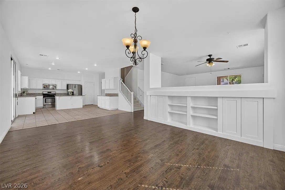 4 bed, 2.5 bath, 2672 sqft, $2,495 — Photo 4
