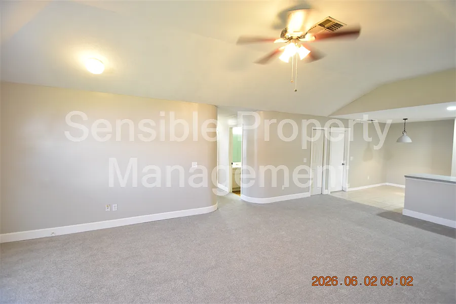 2 bed, 1192 sqft, $1,600 — Photo 4